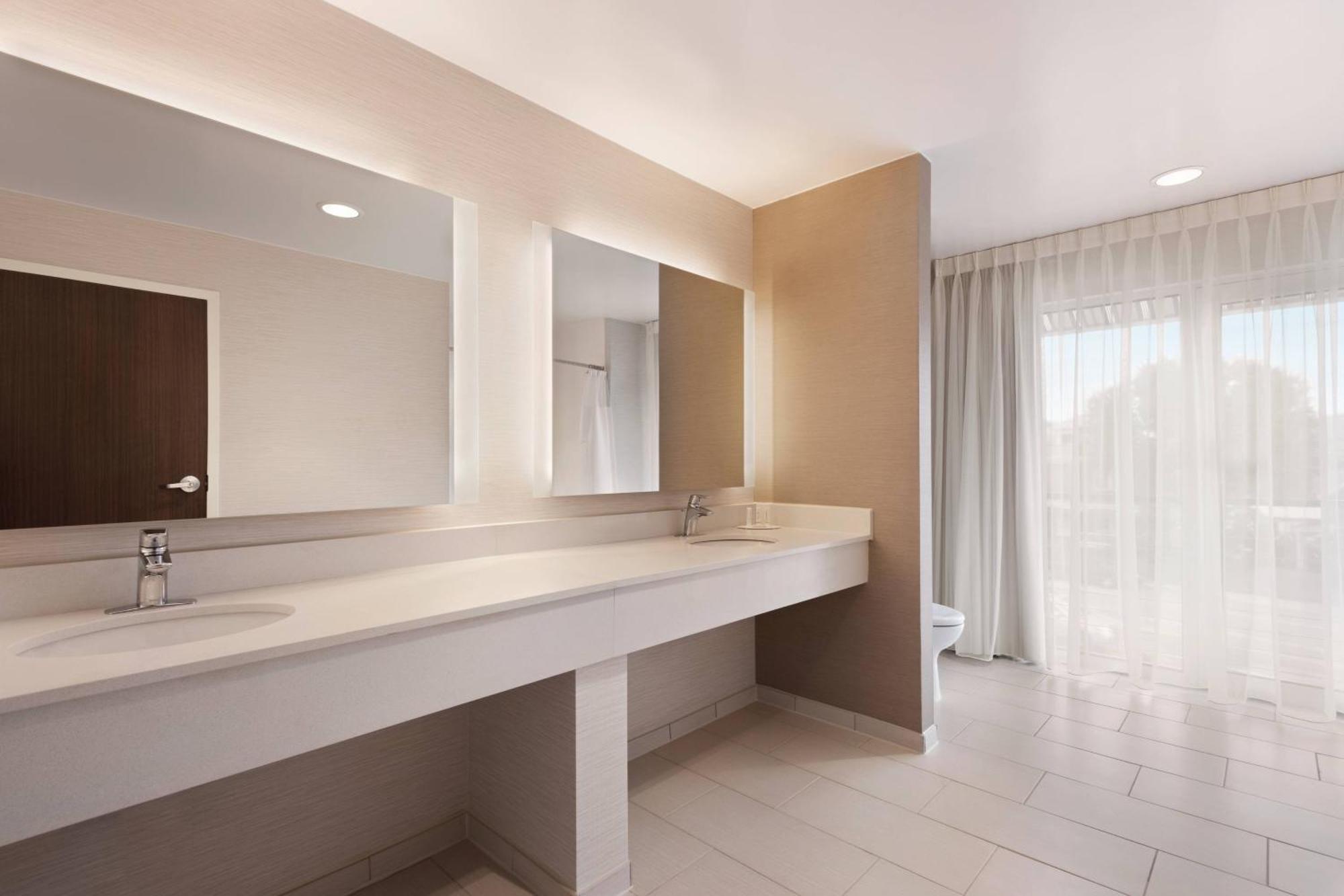 Fairfield Inn & Suites By Marriott Charlottesville Downtown/University Area Exteriör bild